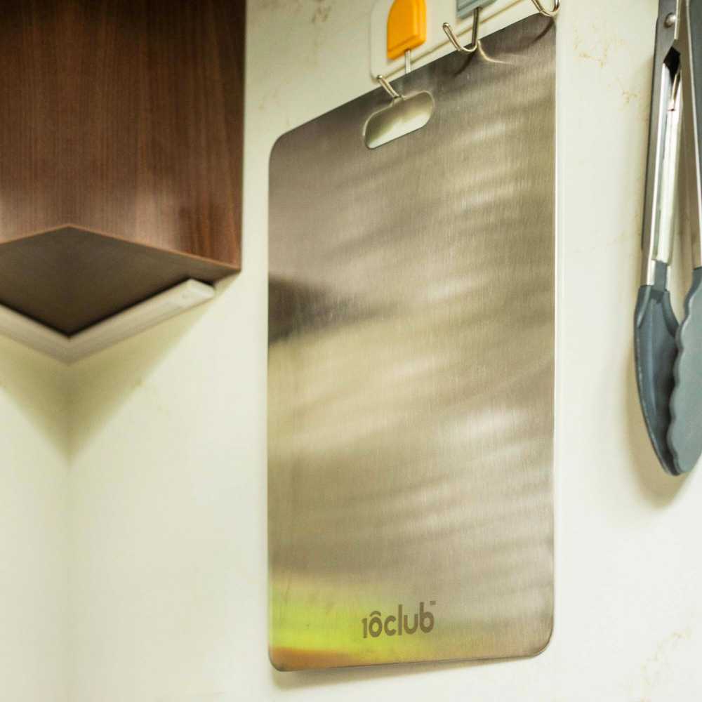 Steel chopping board with hanger 