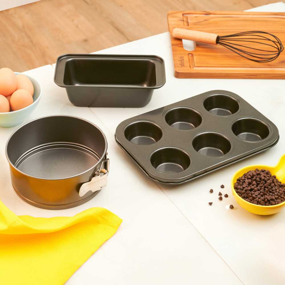 cake making bakeware items