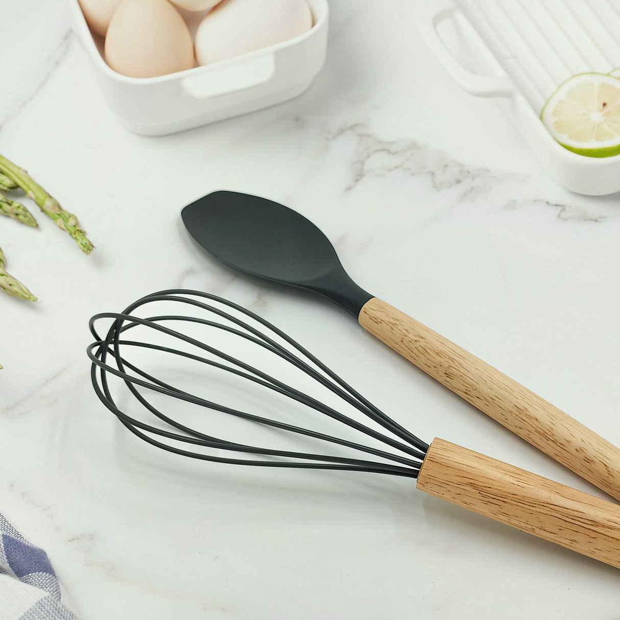 Whisk and spatula combo 