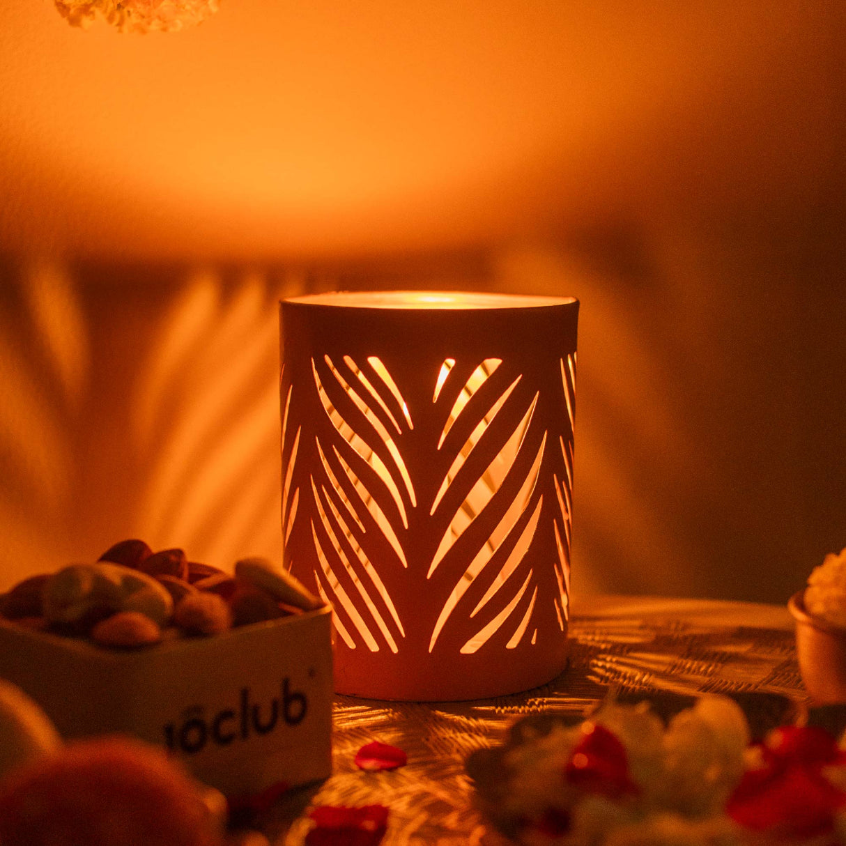 Jaali Leaf Metal Candle Holder