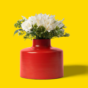 Solid colour metallic pot vase 