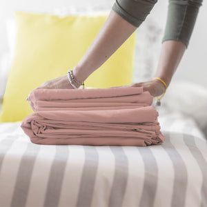 Pink cotton bedsheet set with pillow cover