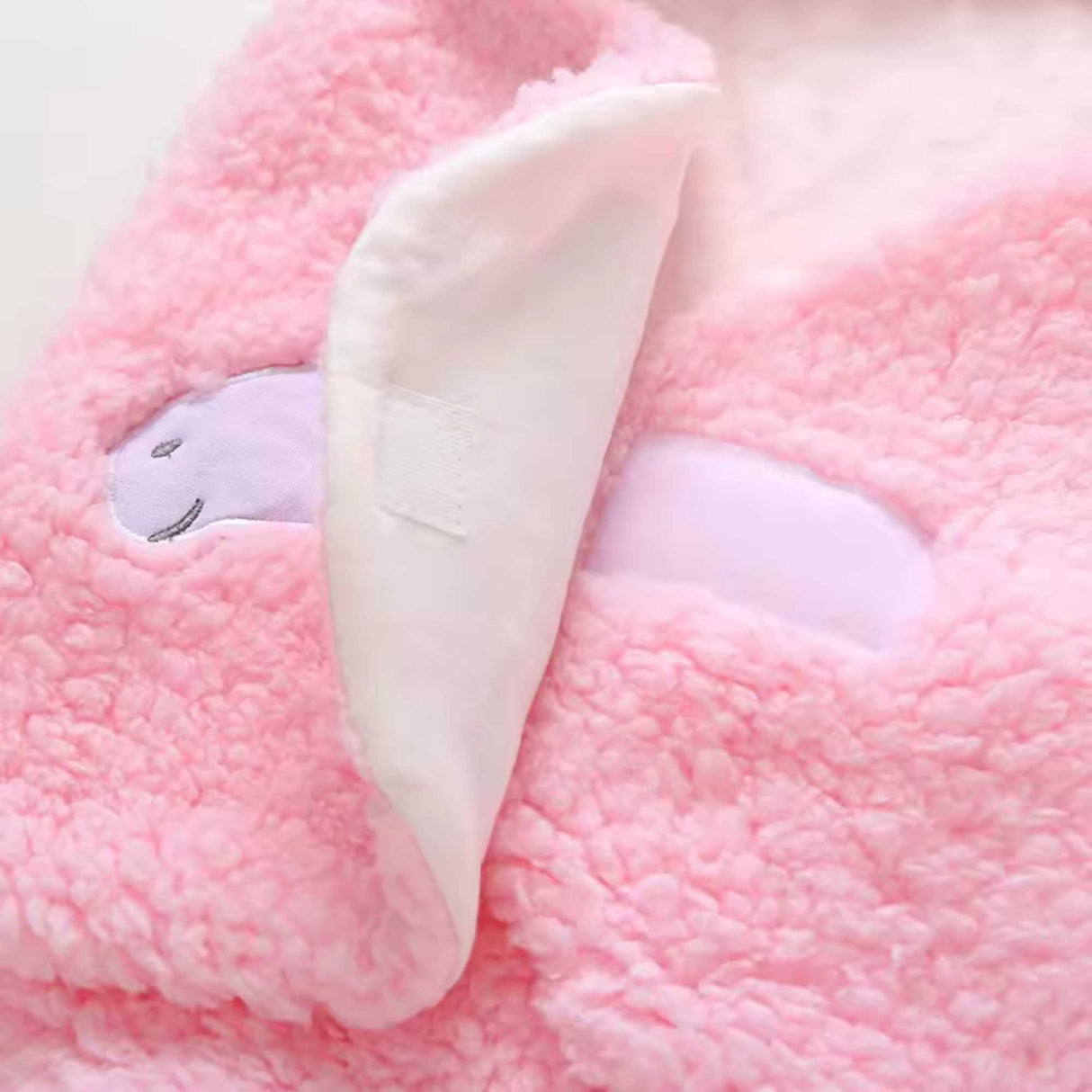 blanket with velcro lock in pink 