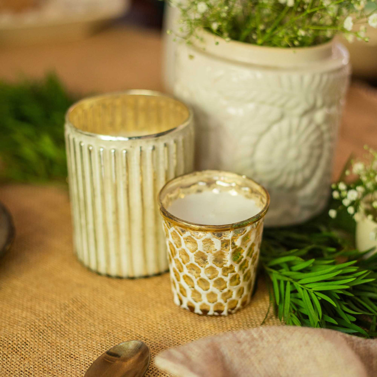 Honeycomb candle with one wick