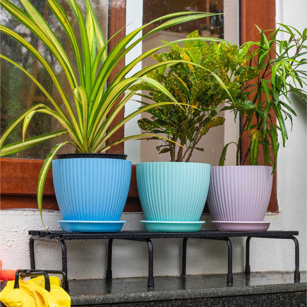 set of 3 fluted plastic plant pot