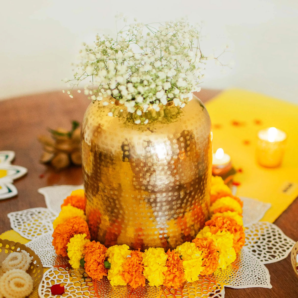 Timeless Gold: Hammered Vase Combo